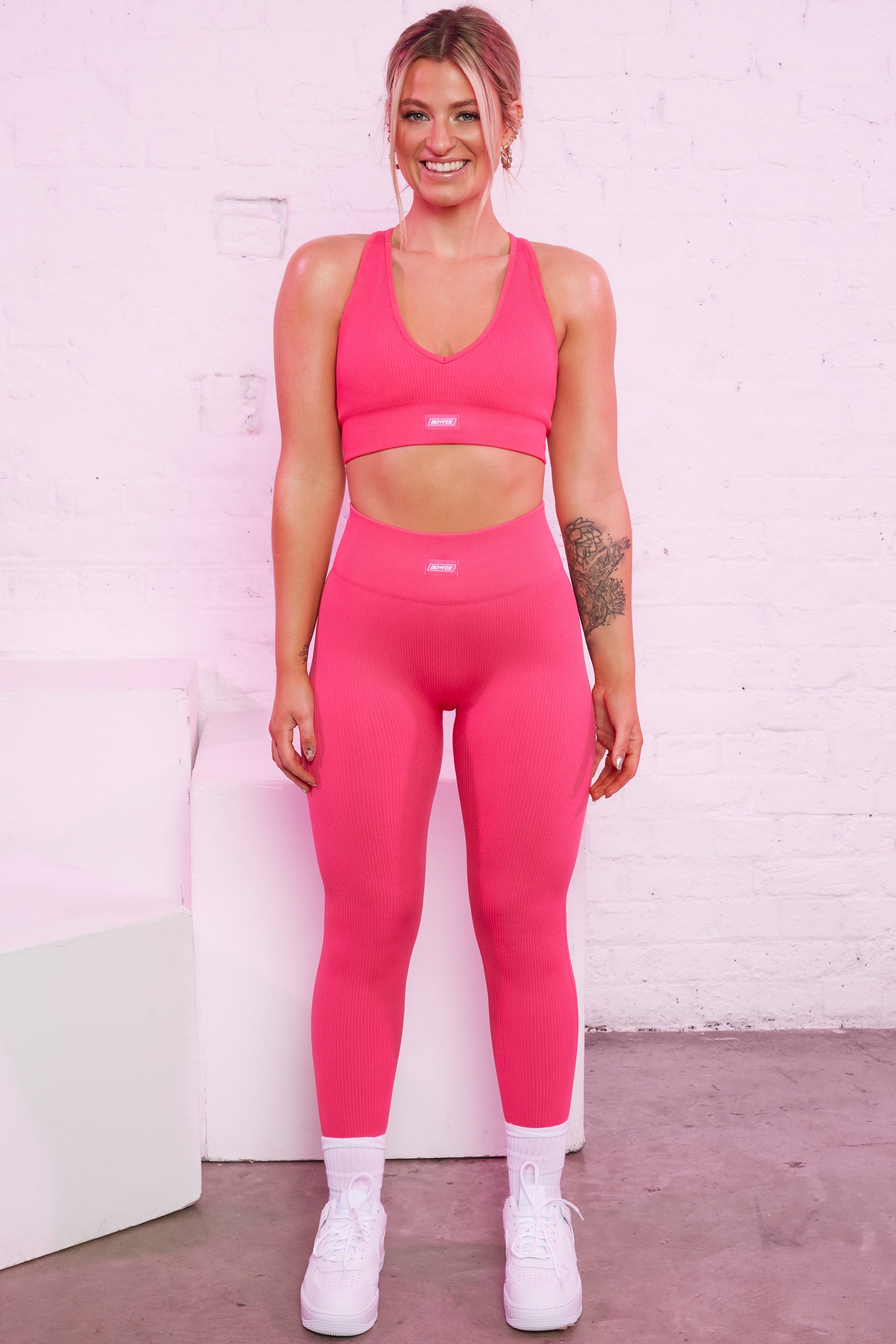 Ribbed Plunge Neck Sports Bra in Hot Pink